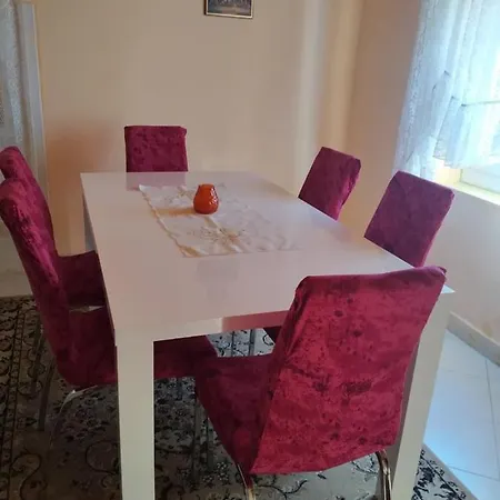 Semesterbostad Ruzmarin